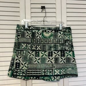 Rip skirt with pockets, size Large, length 1.